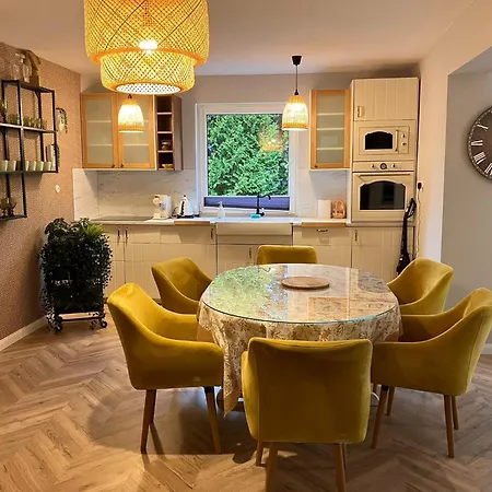 Apartament Comfortable Jacuzzi For 8 In